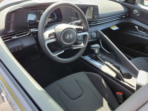 New 2026 Hyundai Elantra SE image 3