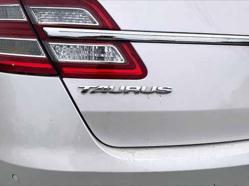 Used 2018 Ford Taurus Limited FWD image 8