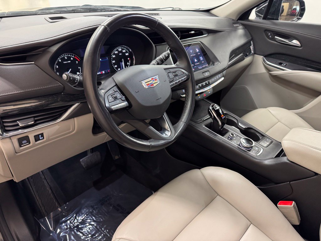 Used 2023 Cadillac XT4 Premium Luxury AWD/4WD image 17