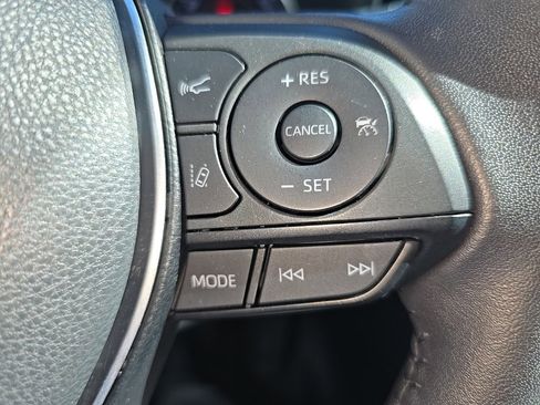 Used 2022 Toyota RAV4 XLE Premium image 30