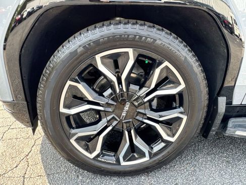 Used 2024 GMC Sierra EV Denali AWD/4WD image 12