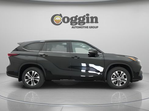 Certified 2026 Toyota Highlander XLE AWD/4WD image 27