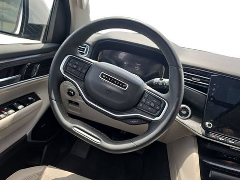 Used 2022 Jeep Wagoneer Series III w/ Premium Group I RWD image 14