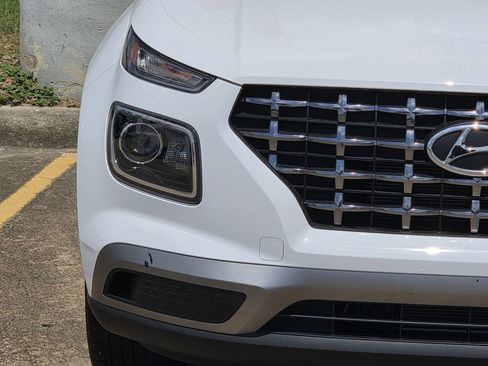 Used 2026 Hyundai Venue SEL FWD image 5
