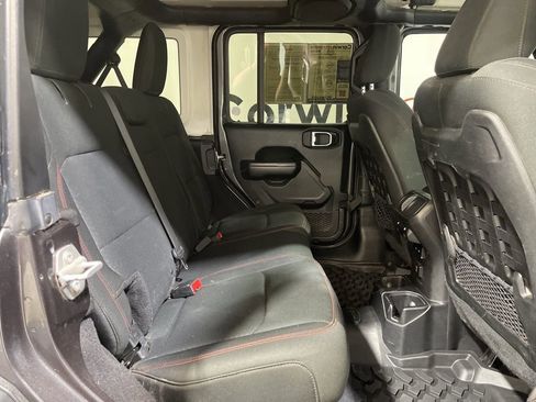 Used 2018 Jeep Wrangler Unlimited Rubicon image 14