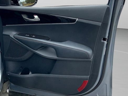 Used 2020 Kia Sorento LX image 25