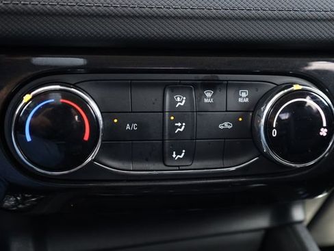 Used 2025 Chevrolet TrailBlazer LT AWD/4WD image 23