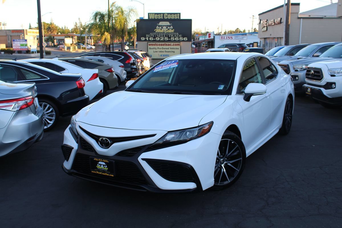 Used 2022 Toyota Camry SE w/ Carpet Mat Package (TMS) FWD image 37