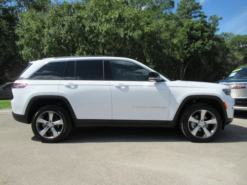 Certified 2025 Jeep Grand Cherokee Limited w/ Luxury Tech Group II AWD/4WD image 2