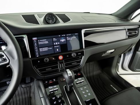 New 2026 Porsche Macan AWD/4WD image 13