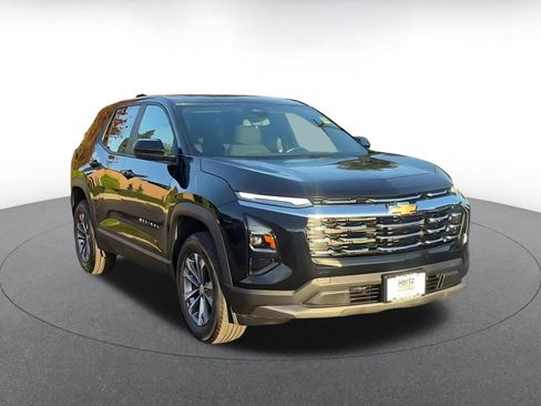 Used 2025 Chevrolet Equinox LT AWD/4WD image 3