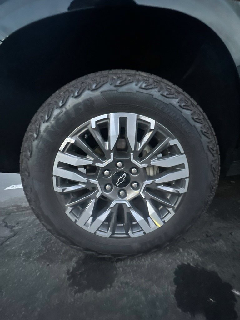Used 2025 Chevrolet Tahoe Z71 AWD/4WD image 9