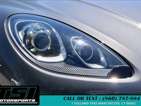 Used 2018 Porsche Macan AWD/4WD image 29