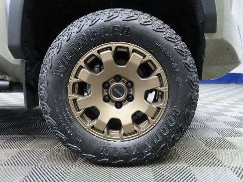 Used 2024 Toyota Tacoma Trailhunter Crew Cab image 8