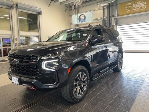 Used 2023 Chevrolet Tahoe Z71 w/ Luxury Package AWD/4WD image 3