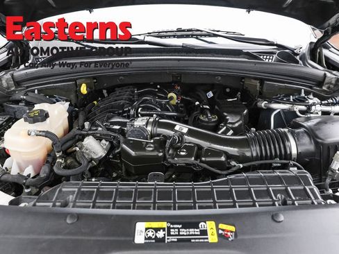 Used 2025 Jeep Grand Cherokee Altitude AWD/4WD image 7