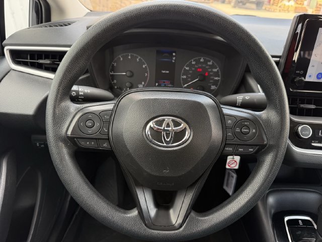 Used 2025 Toyota Corolla LE FWD image 13
