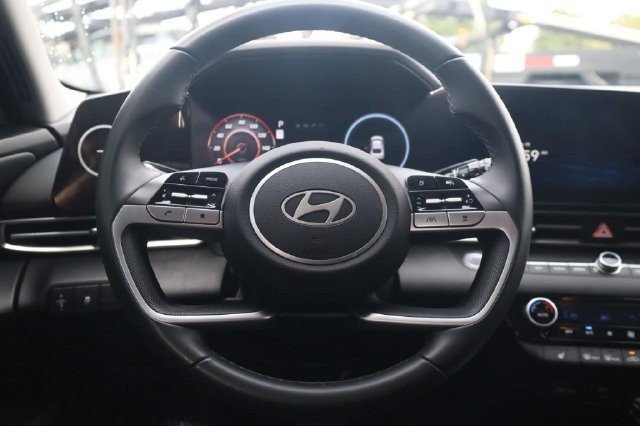 Used 2025 Hyundai Elantra SEL FWD image 7