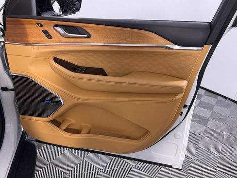 Used 2023 Jeep Grand Cherokee L Summit image 31