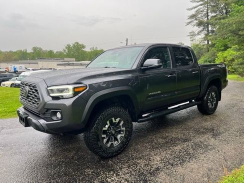Used 2023 Toyota Tacoma TRD Off-Road AWD/4WD image 7