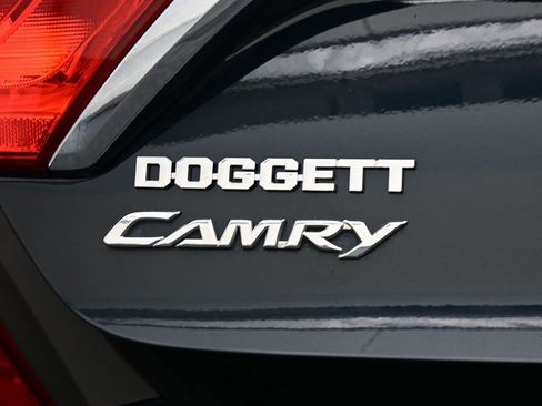 Used 2016 Toyota Camry LE image 16