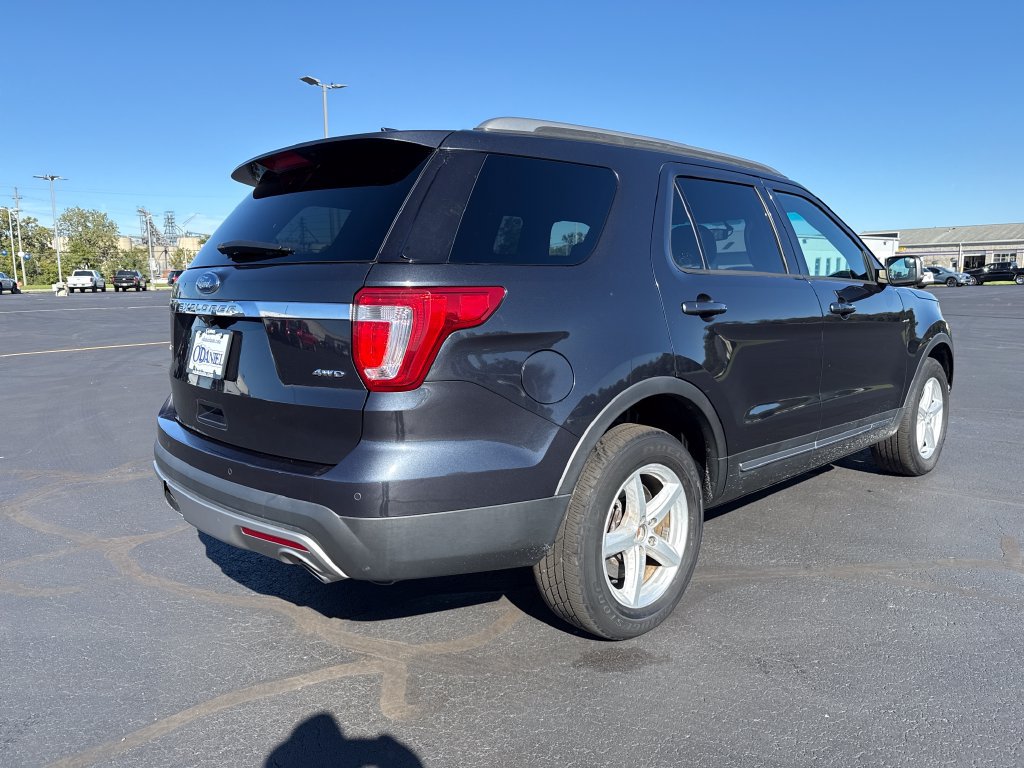 Used 2017 Ford Explorer XLT w/ Equipment Group 202A AWD/4WD image 7