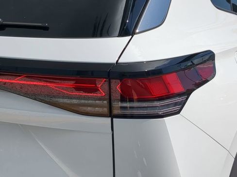 New 2026 Volkswagen Tiguan SE FWD image 8