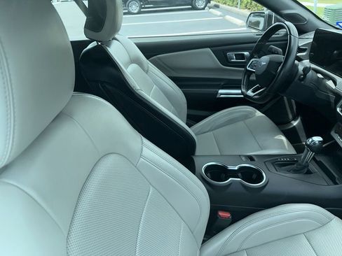 Used 2024 Ford Mustang Convertible RWD image 3