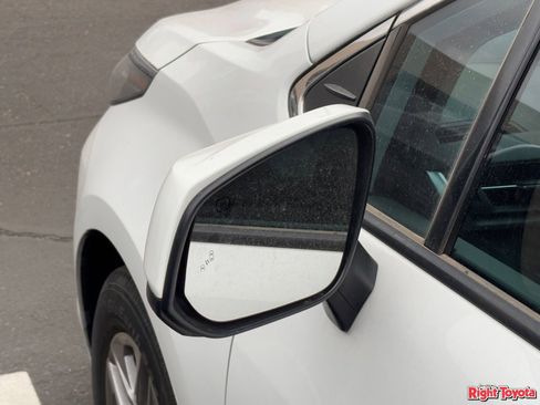 Used 2024 Toyota Sienna LE image 9