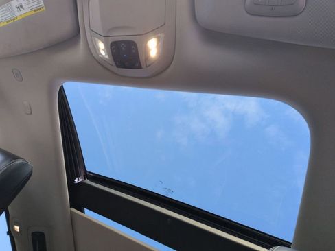 Used 2024 Chrysler Pacifica Limited image 13