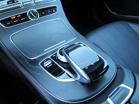 Used 2019 Mercedes-Benz E 300 image 21