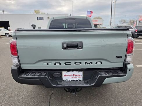 Used 2022 Toyota Tacoma TRD Off-Road w/ TRD Premium Off Road Package image 6