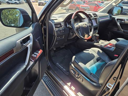 Used 2017 Lexus GX 460 Premium w/ Premium Package AWD/4WD image 25