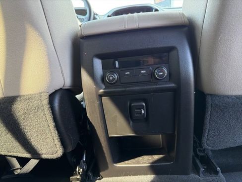 Used 2022 Chevrolet Traverse LS image 14