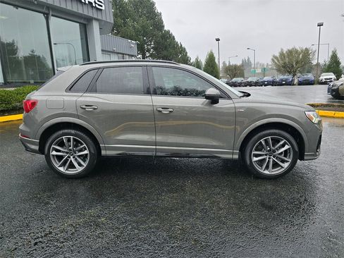 Used 2023 Audi Q3 2.0T Premium Plus image 2