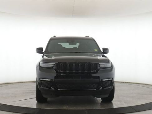 Used 2025 Jeep Grand Cherokee L Limited w/ Black Appearance Package image 12
