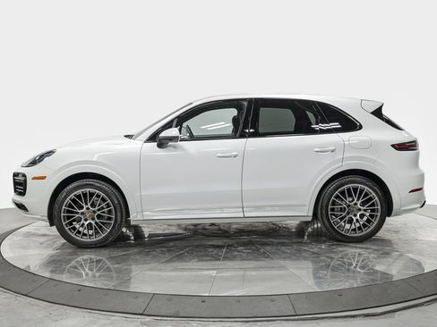 Used 2022 Porsche Cayenne Platinum Edition AWD/4WD image 2