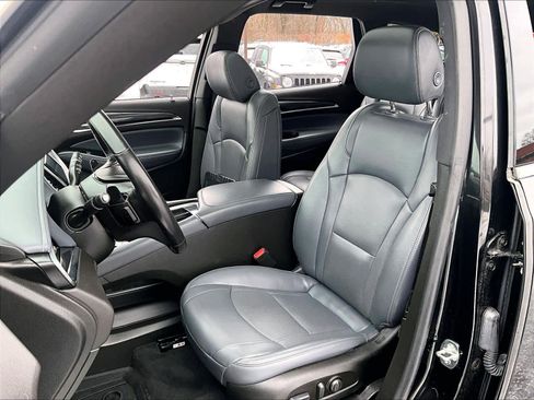 Used 2023 Buick Enclave Essence w/ Experience Buick Package image 10