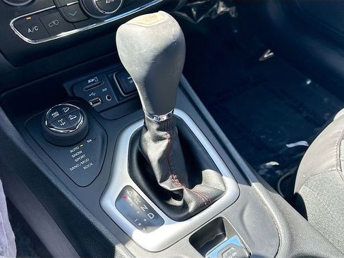 Used 2018 Jeep Cherokee Trailhawk w/ Quick Order Package 27L image 17