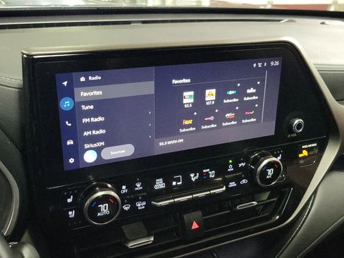 Used 2023 Toyota Highlander Limited image 28