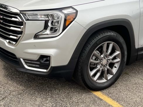 Used 2022 GMC Terrain SLT w/ Tech Package FWD image 8
