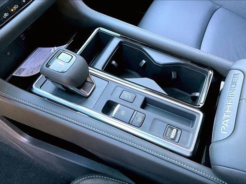 New 2025 Nissan Pathfinder SL image 8