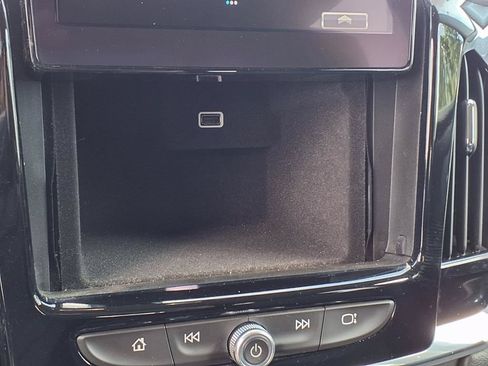 Used 2018 Chevrolet Traverse LT FWD image 31