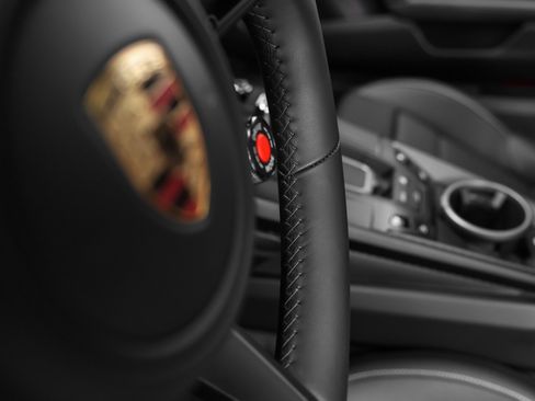 Used 2025 Porsche 911 Carrera w/ Premium Package image 38