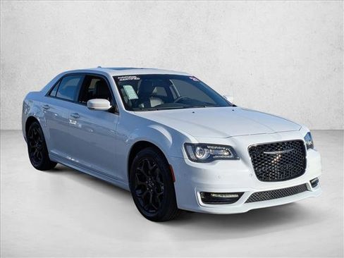 Used 2022 Chrysler 300 Touring L w/ Popular Equipment Group image 3