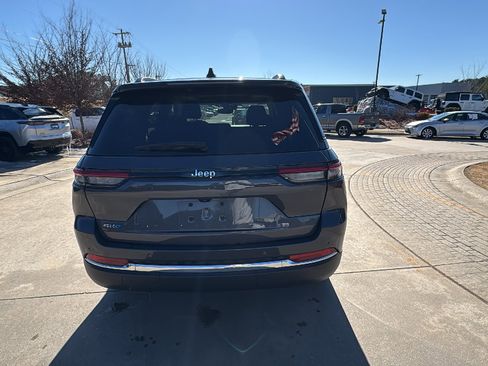 Used 2023 Jeep Grand Cherokee 4WD 4xe image 9