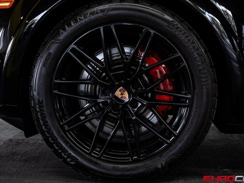 Used 2025 Porsche Cayenne GTS image 18