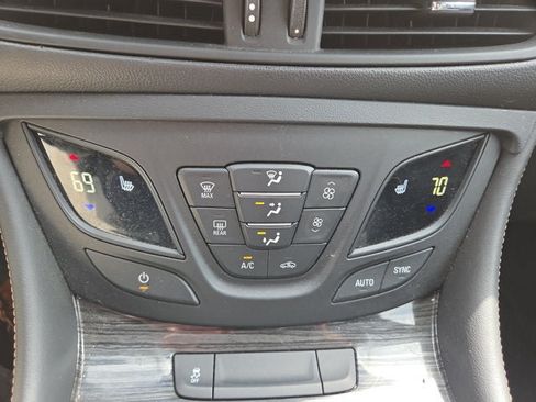 Used 2017 Buick Envision Essence AWD/4WD image 18