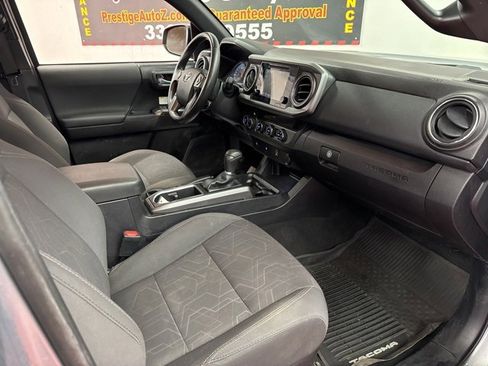 Used 2017 Toyota Tacoma TRD Off-Road image 35
