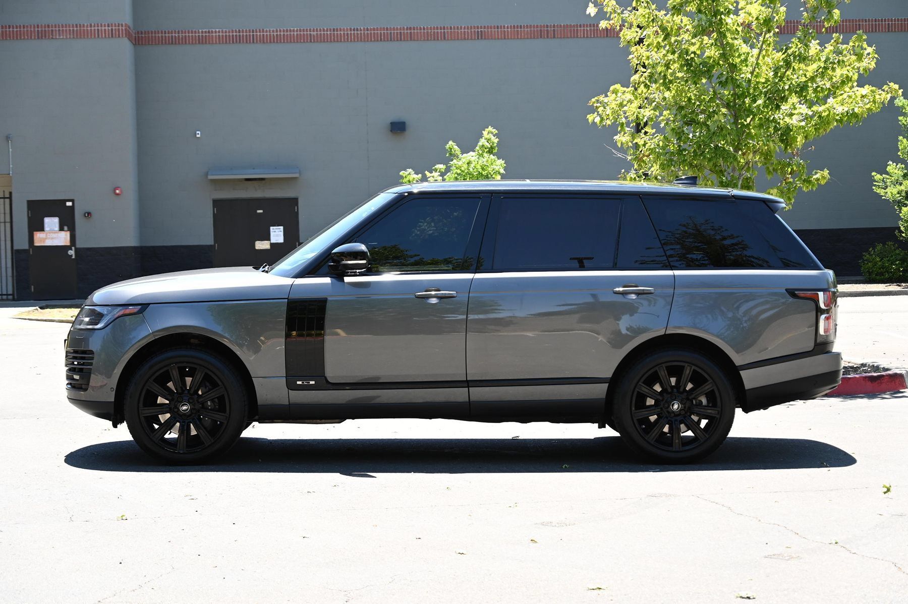 Used 2018 Land Rover Range Rover Long Wheelbase Supercharged AWD/4WD image 4